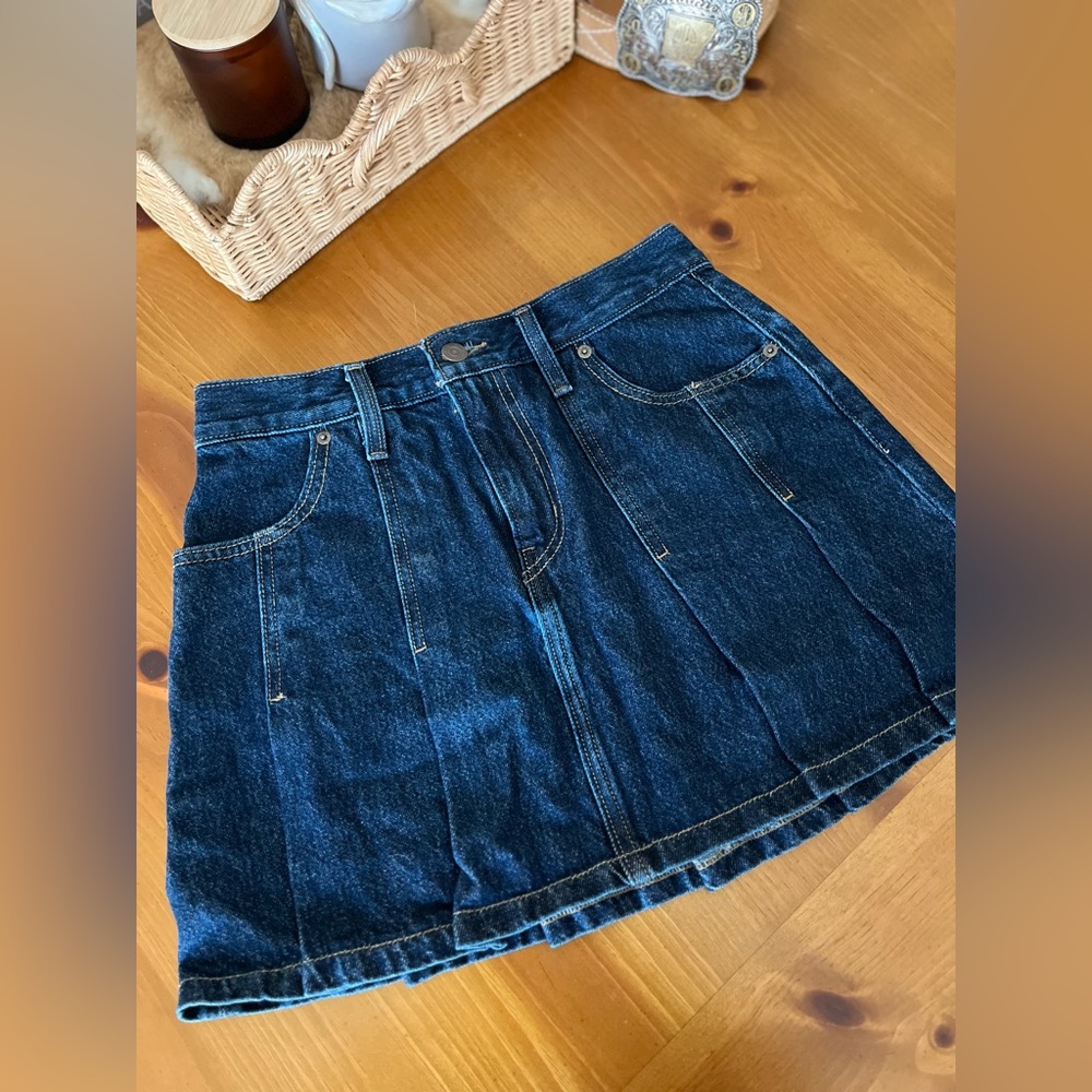 Levi’s NWOT Pleated Denim Miniskirt size 26